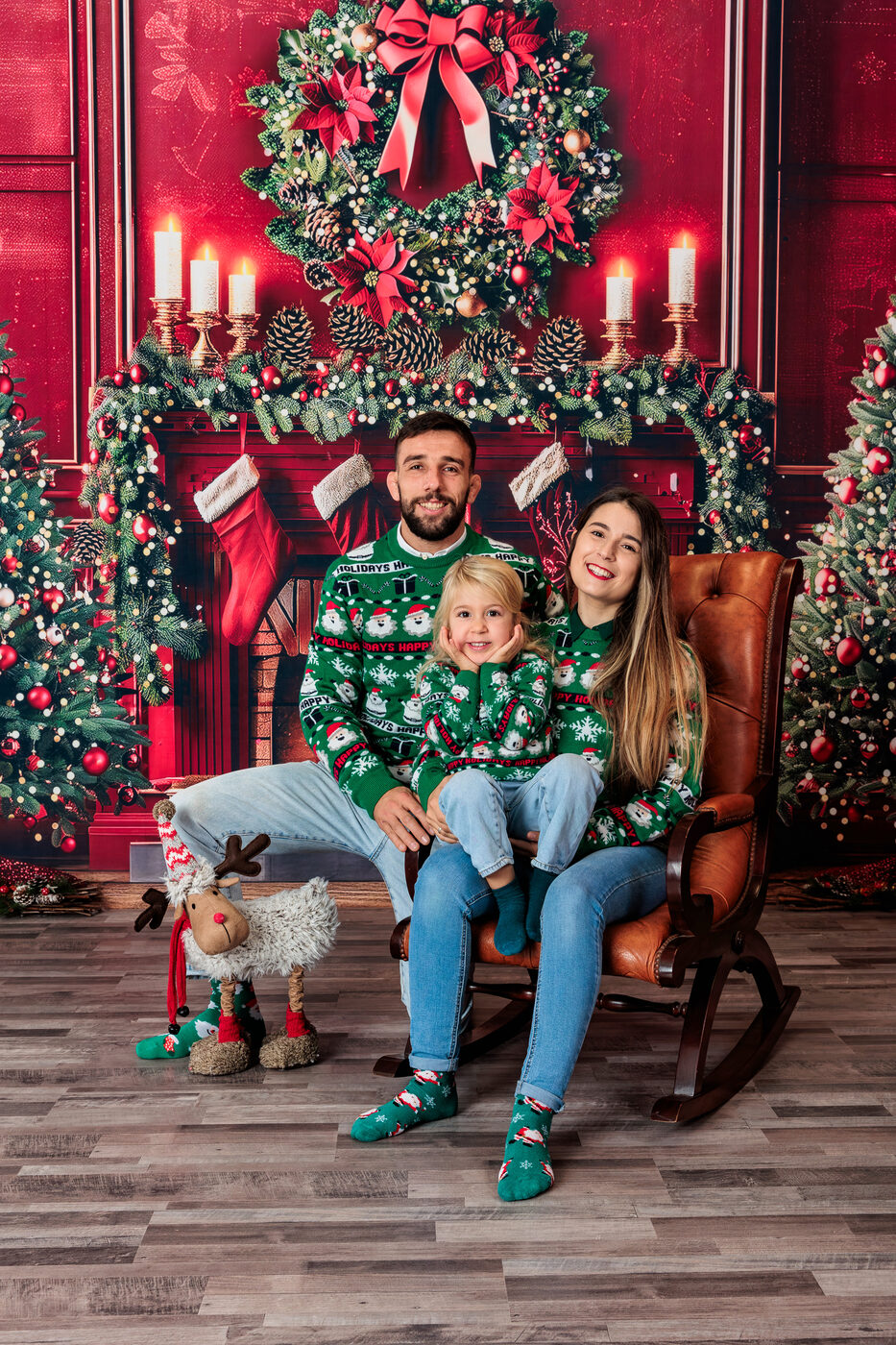 Família junto à lareira numa cadeira de baloiço, Natal de 2024